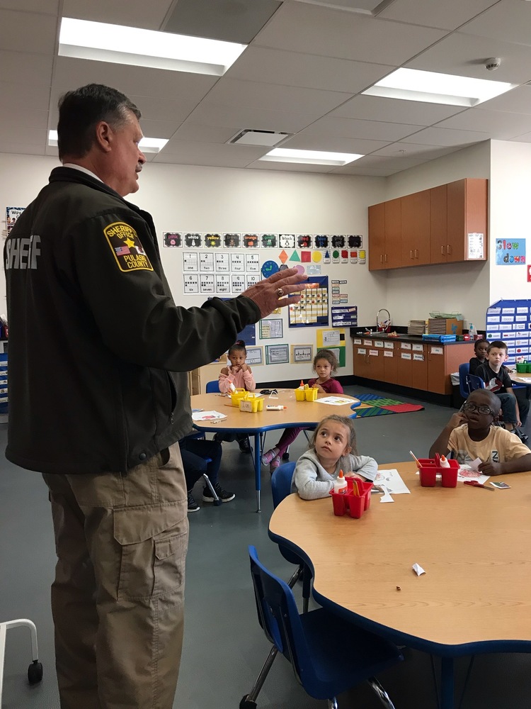 Sheriff Kern Speaks with Students