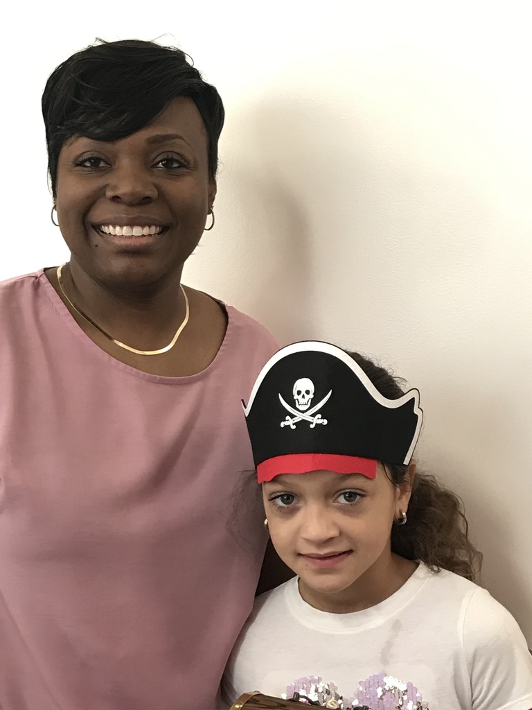 Mrs. Mandrell, Amari Hines